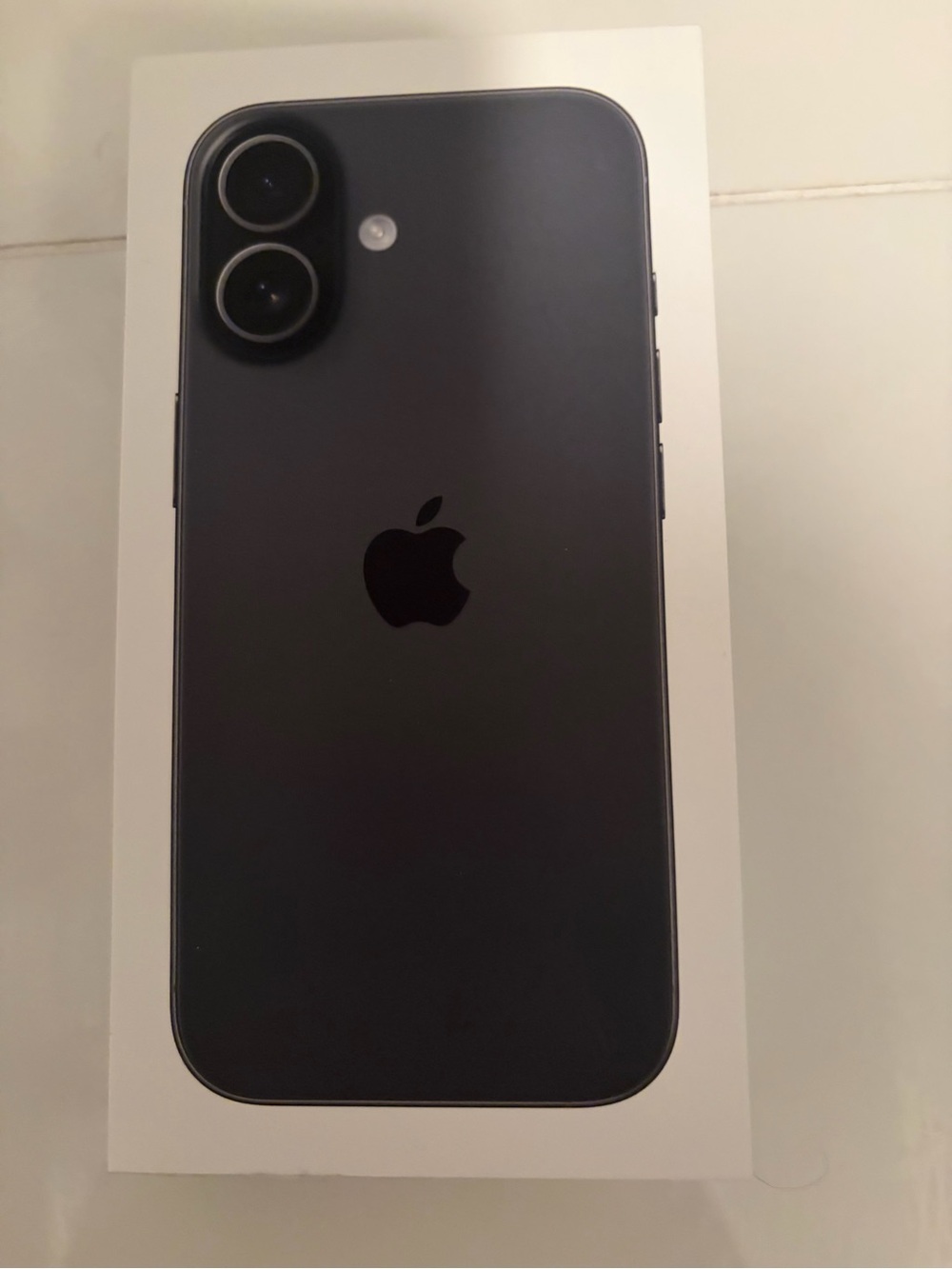 Apple iPhone 14, Unlocked in Black - Picture 5 of 6